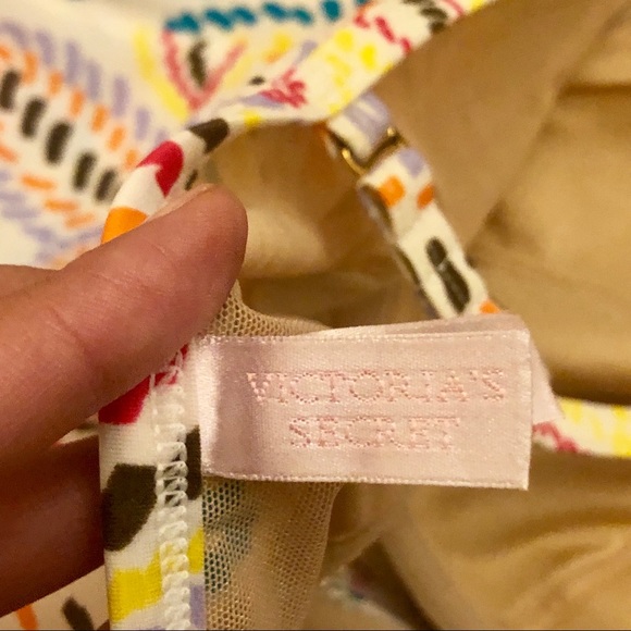 SOLD Victoria’s Secret Swimsuit Top - Picture 6 of 8